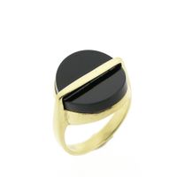 Gold ring with onyx