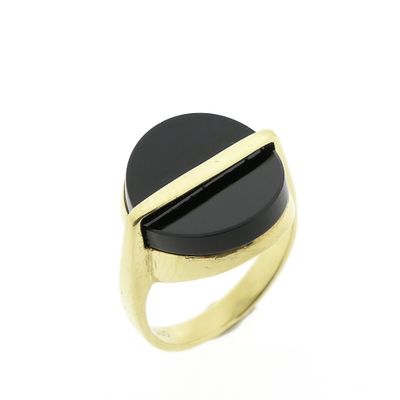 Image 1 of Gold ring with onyx