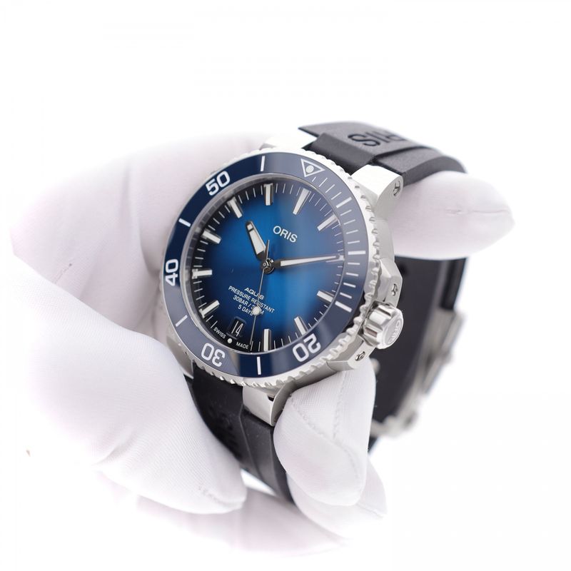 Image 4 of Oris Aquis Date 5-Days 43.5mm Automatic Watch