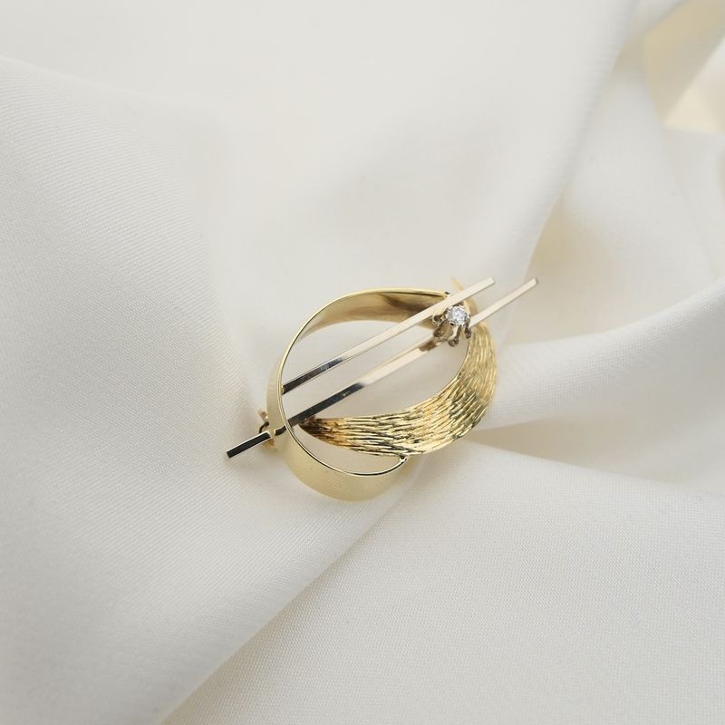 Image 4 of Two-tone fantasy brooch with diamond | 0.05 ct.