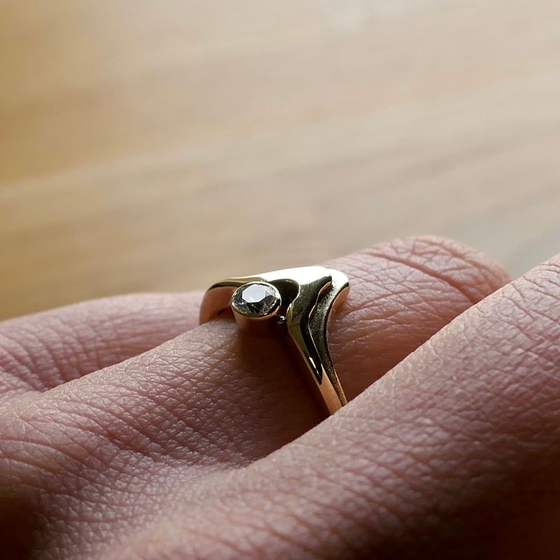 Image 10 of Gold ring with zirconia