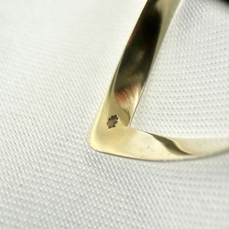 Image 6 of Gold V-shaped ring