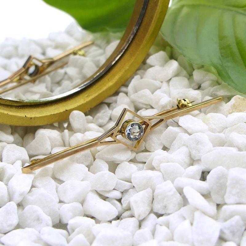 Image 3 of Vintage long rose gold brooch with aquamarine