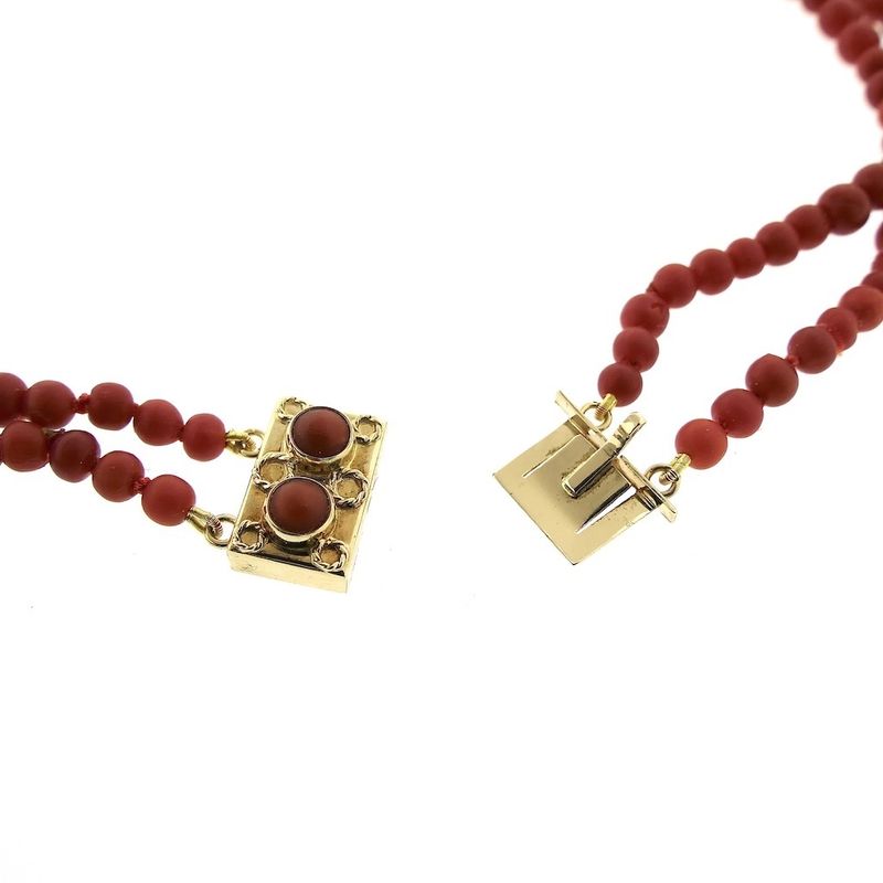 Image 6 of Blood coral bead necklace with gold clasp; Antique | 37 cm