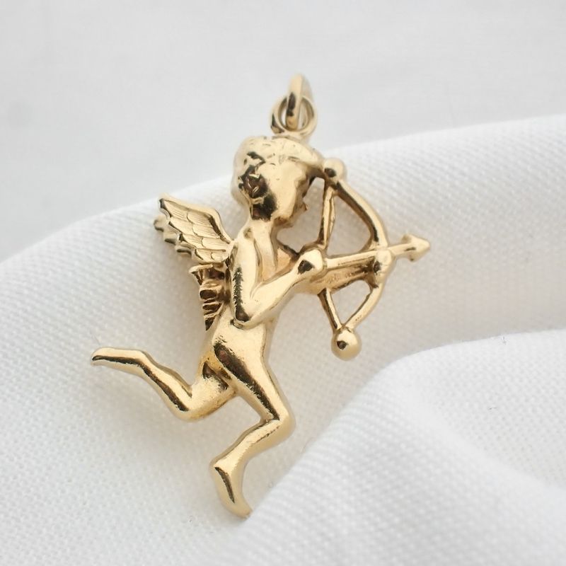 Image 4 of Gold pendant of Cupid