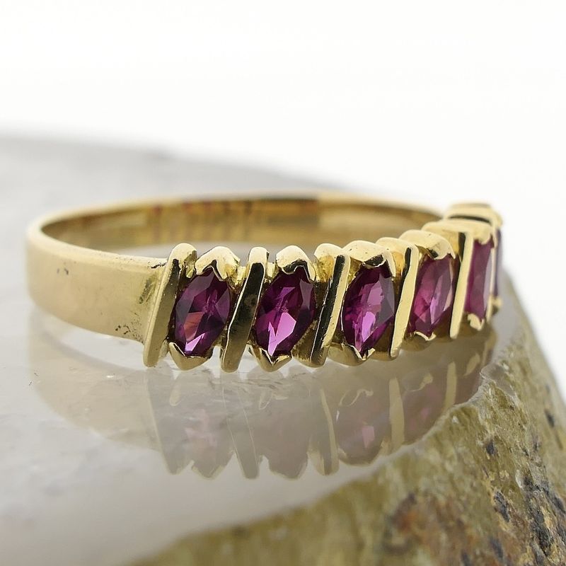 Image 3 of 18 carat gold ring with spinel