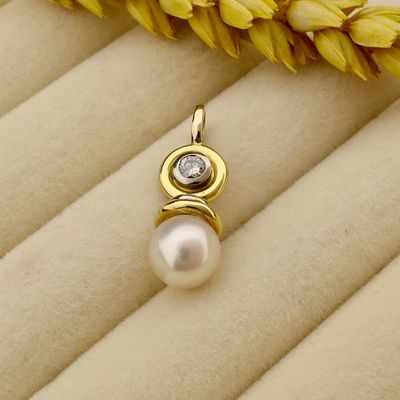 Afbeelding 2 van Bicolor gouden hanger met parel en diamant; 0,20 ct.