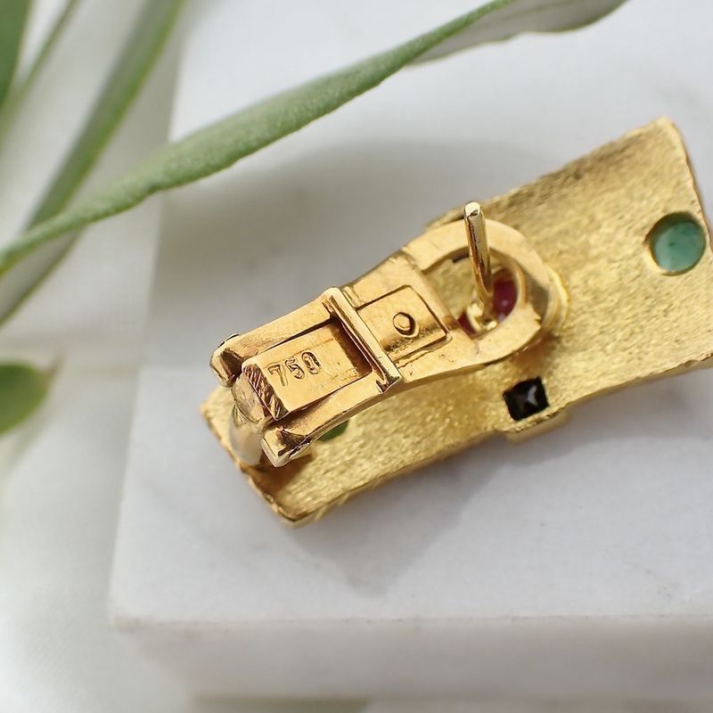 Image 5 of Golden oriental stud earrings with ruby, sapphire and emerald