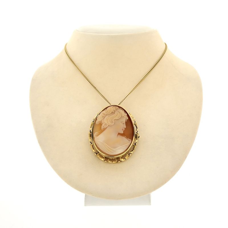 Image 3 of Antique gold brooch/pendant with cameo