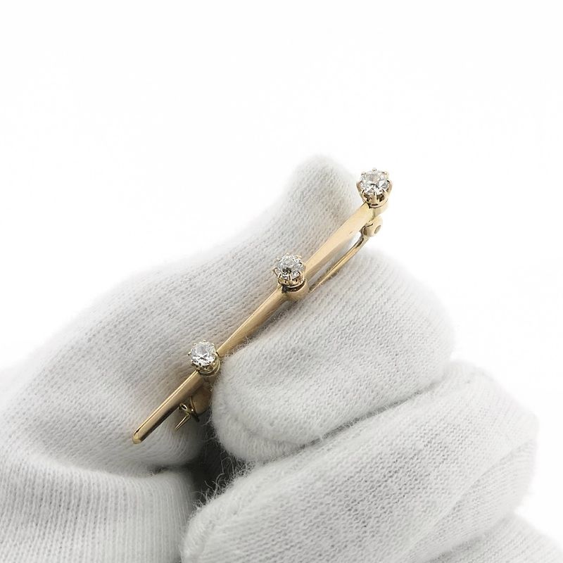 Image 8 of Rose gold brooch with diamond; 0.45 ct.