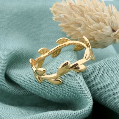 Image 2 of 18-karat gold ring with leaves | Tiffany & Co.