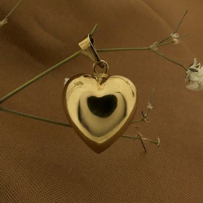 Image 2 of Gold pendant of a heart
