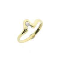 Gold ring with zirconia