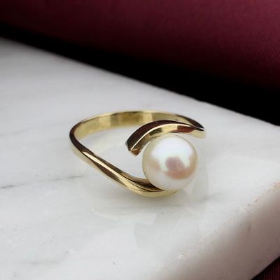 Image 2 of Gold ring with pearl