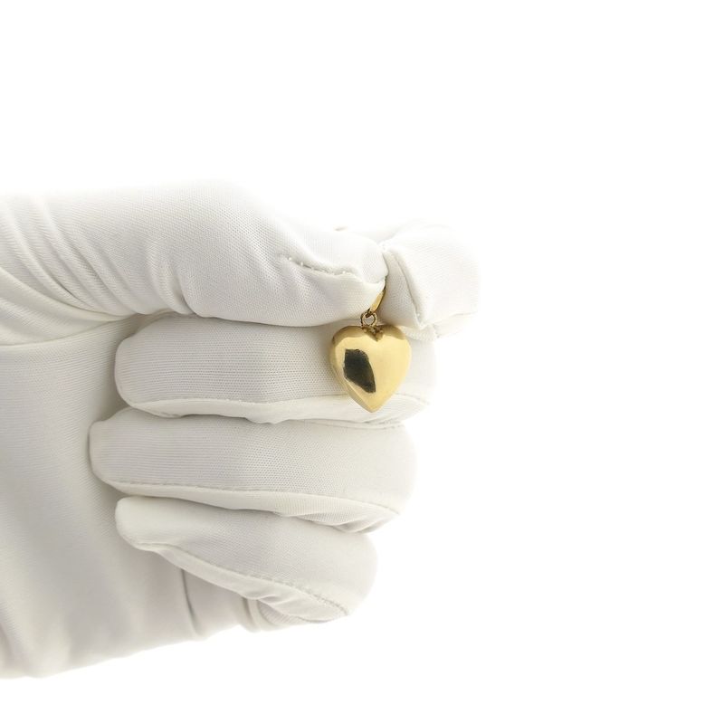 Image 10 of Gold pendant of a heart