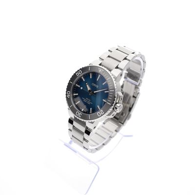 Image 2 of Oris Aquis Date 'Tungsten' 01.733.7732.4155; Automatic men's watch