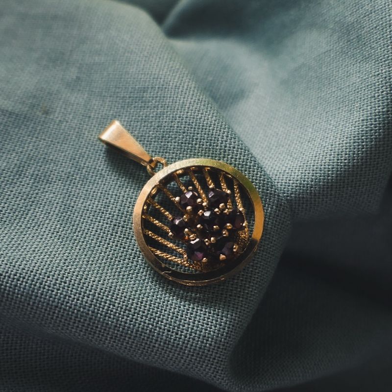 Image 7 of Gold pendant with garnet