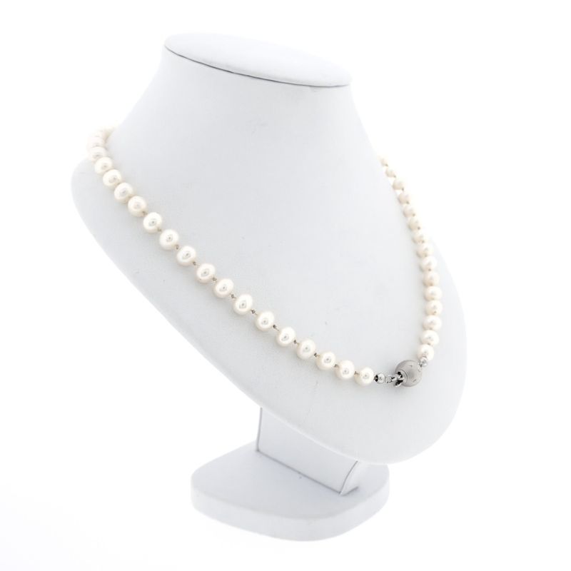 Image 2 of Pearl necklace with white gold clasp