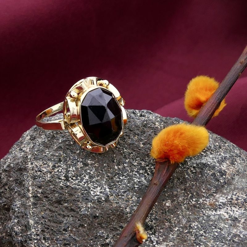 Image 2 of Vintage gold ring with garnet