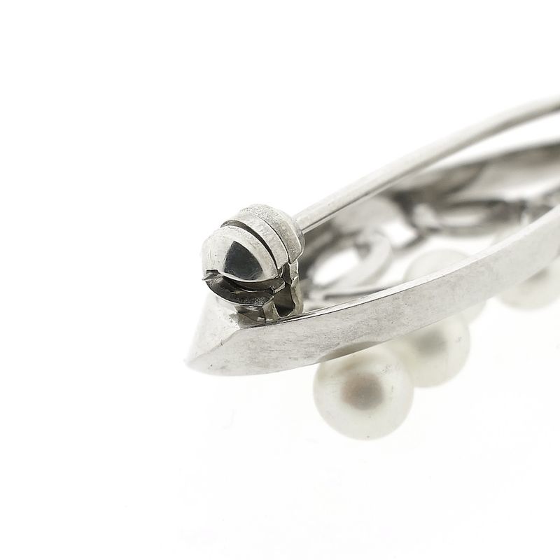 Image 4 of White gold brooch set with pearl and diamonds