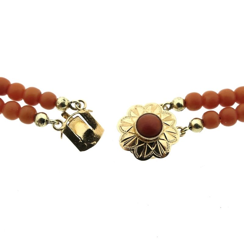 Image 6 of Antique blood coral bead necklace with gold decorative clasp | 43 cm