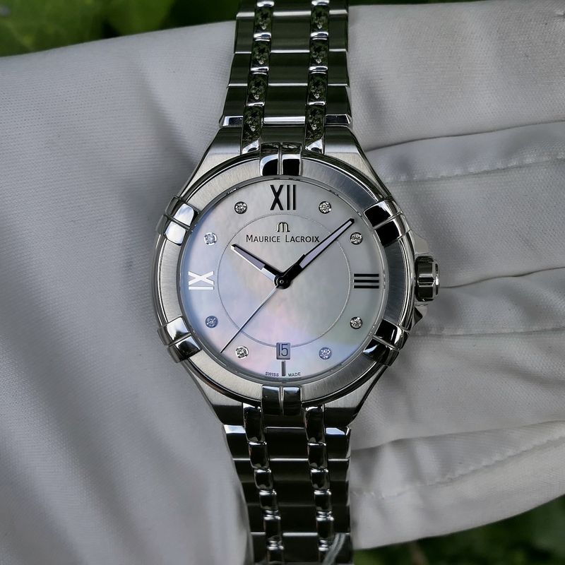 Image 13 of Maurice Lacroix AIKON AI1006-SS002-170-1; Women's watch with mother-of-pearl dial and diamonds