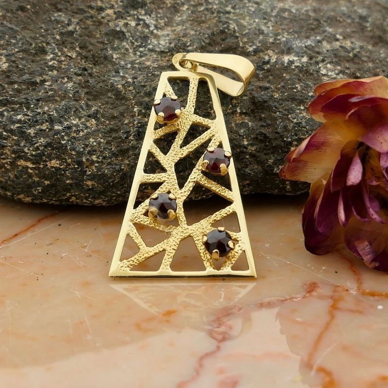 Image 2 of Vintage gold pendant with garnet