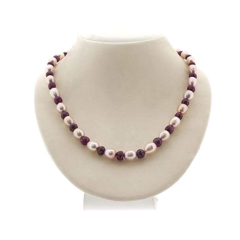 Image 3 of 9 carat pearl necklace with ruby