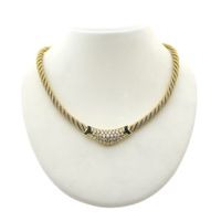 18-karat gold necklace with diamonds and sapphire; Wellendorf | 42 cm