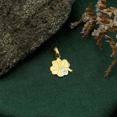 Image 2 of Gold pendant of a four-leaf clover with diamond | 0.01 ct.