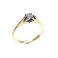 Two-tone gold solitaire ring set with diamond