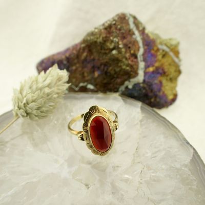 Gold ring with carnelian | Vintage Image 2 of Gold ring with carnelian | Vintage