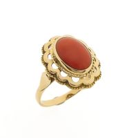 Gold ring with red coral | Vintage