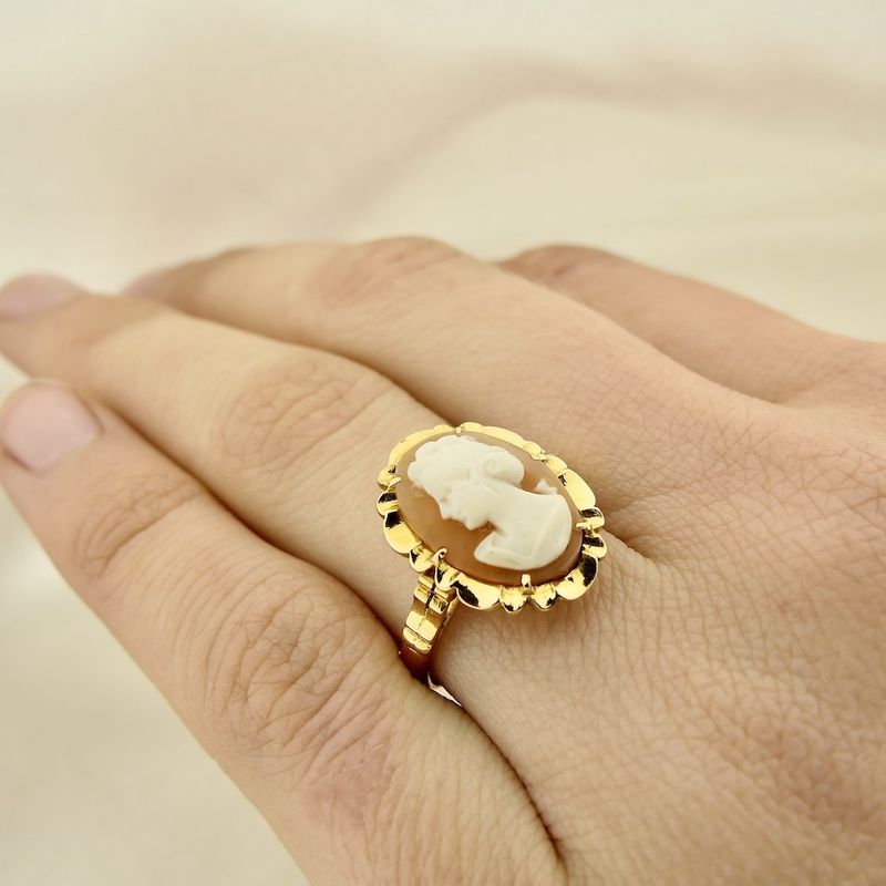Image 7 of 22 carat vintage gold ring with cameo