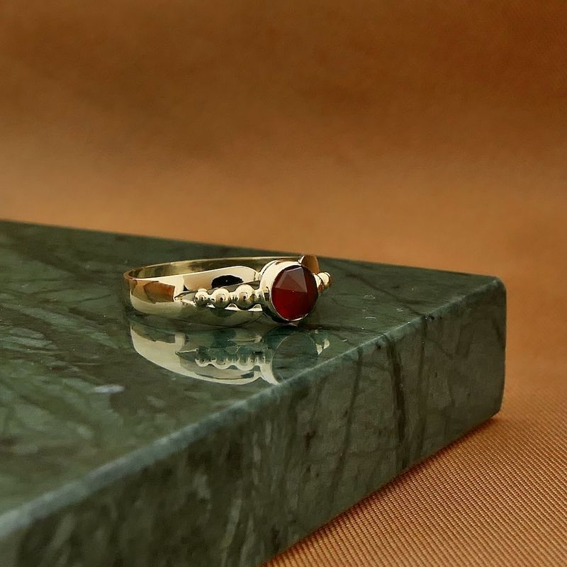 Image 2 of Vintage gold solitaire ring with carnelian