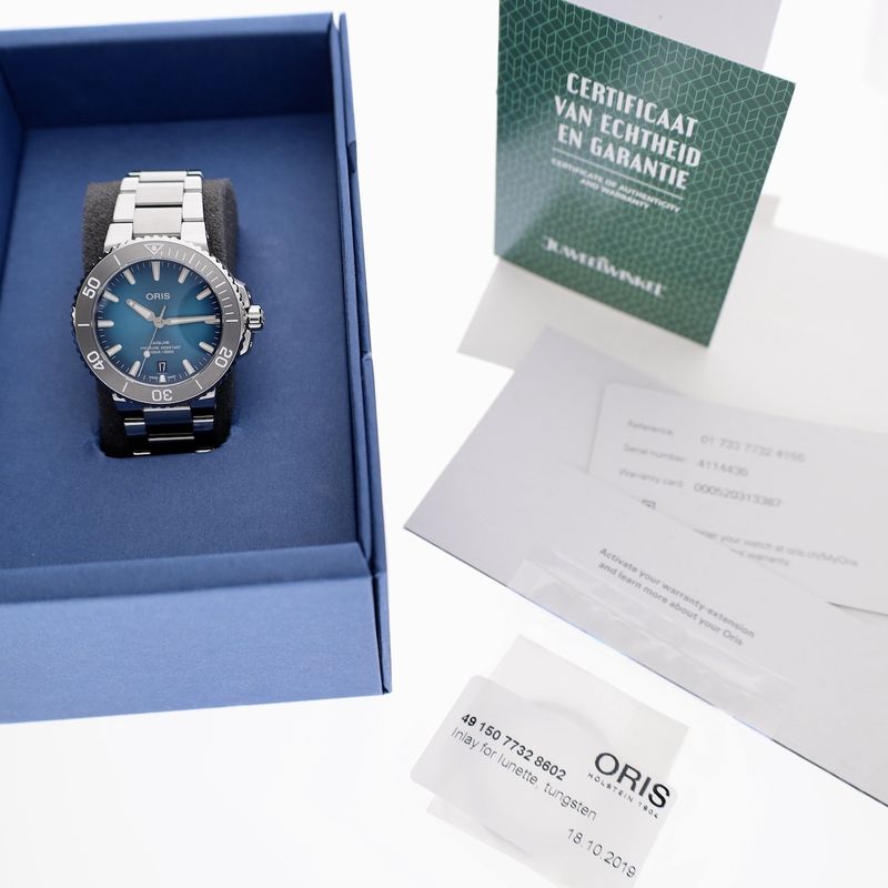 Image 16 of Oris Aquis Date 'Tungsten' 01.733.7732.4155; Automatic men's watch