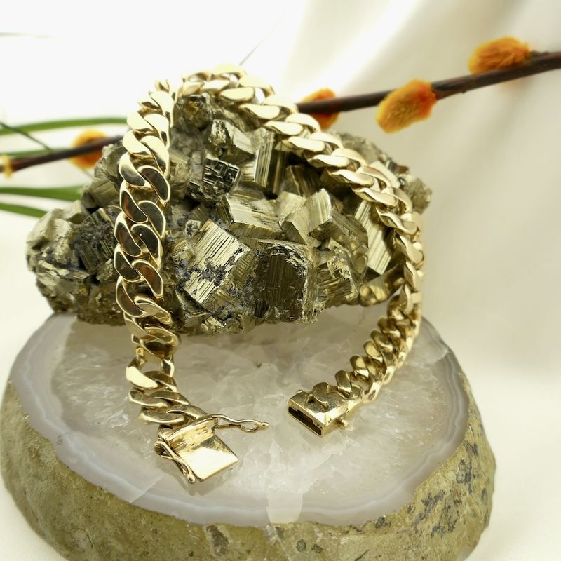 Image 2 of 18K gold flat gourmet link bracelet | 22 cm