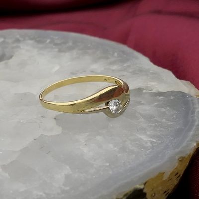 Two-tone gold solitaire ring with diamond | 0.15 ct. Image 2 of Two-tone gold solitaire ring with diamond | 0.15 ct.