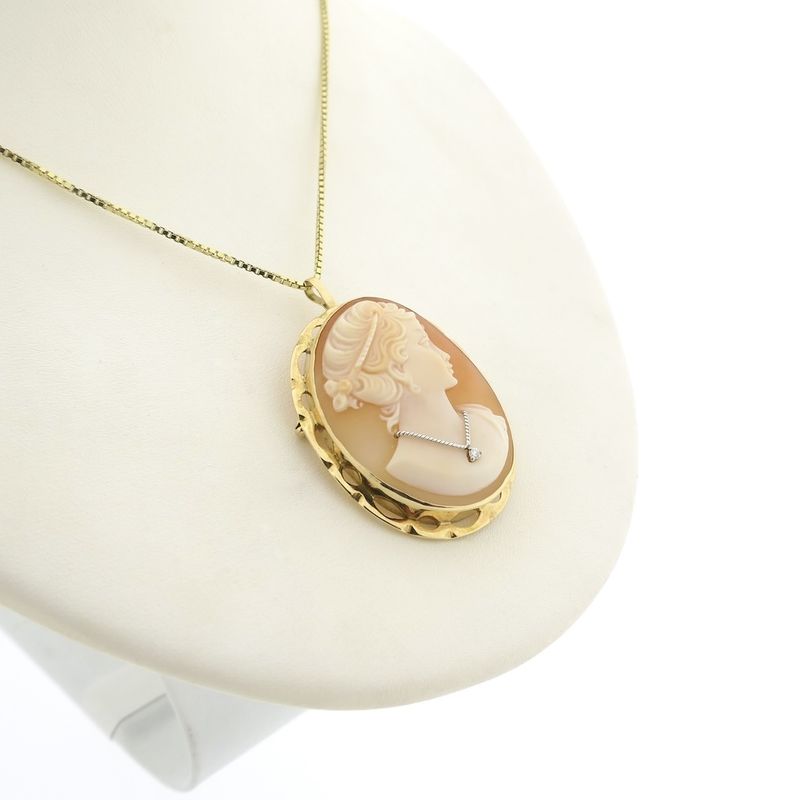 Image 11 of Gold brooch/pendant with cameo and diamond