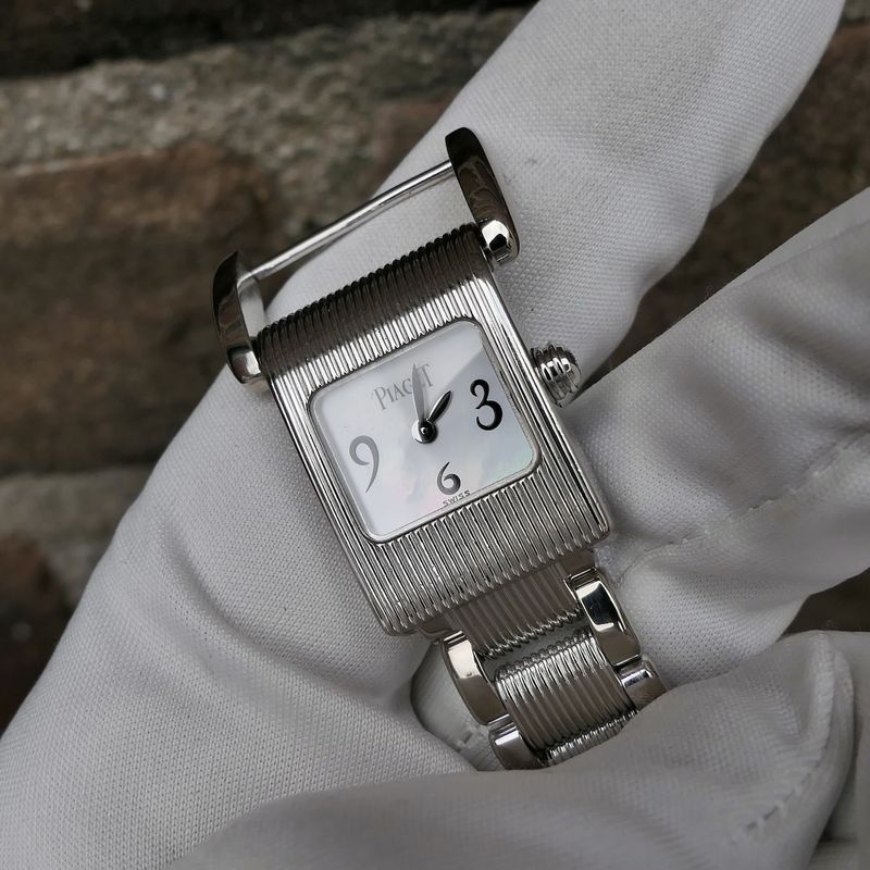Image 22 of Piaget Miss Protocole 5221; 18k white gold women's watch with mother-of-pearl dial