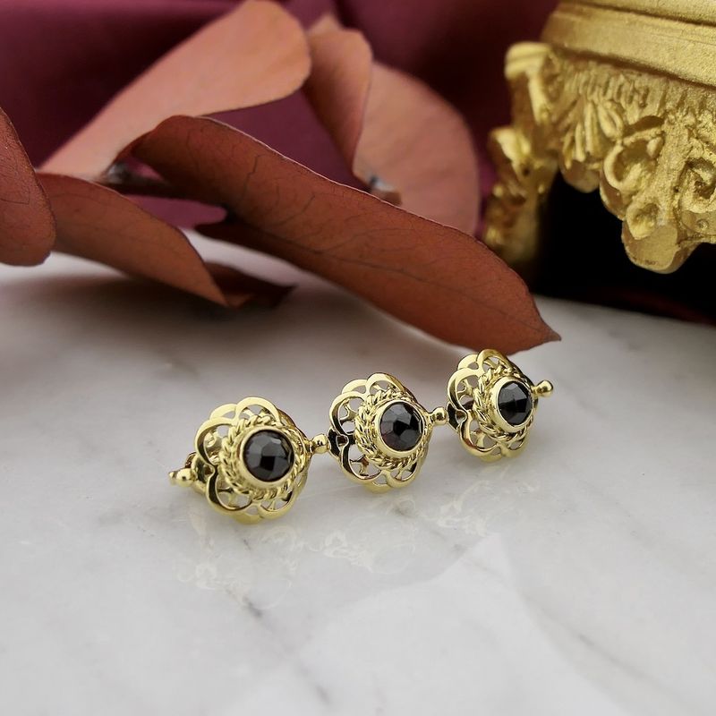 Image 8 of Antique gold brooch with garnet.