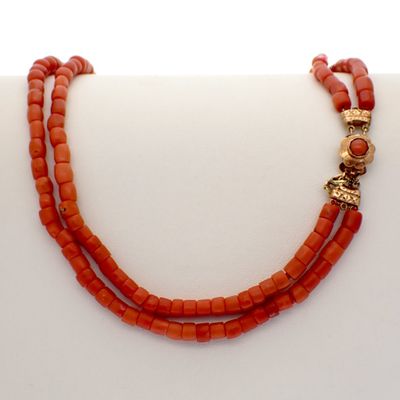 Image 1 of Blood coral bead necklace with gold clasp; Antique | 39 cm
