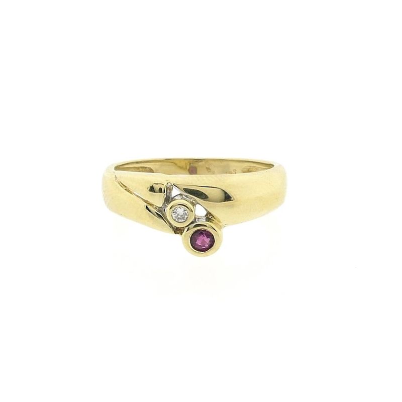 Image 3 of Gold ring with ruby and diamond; 0.02 ct.