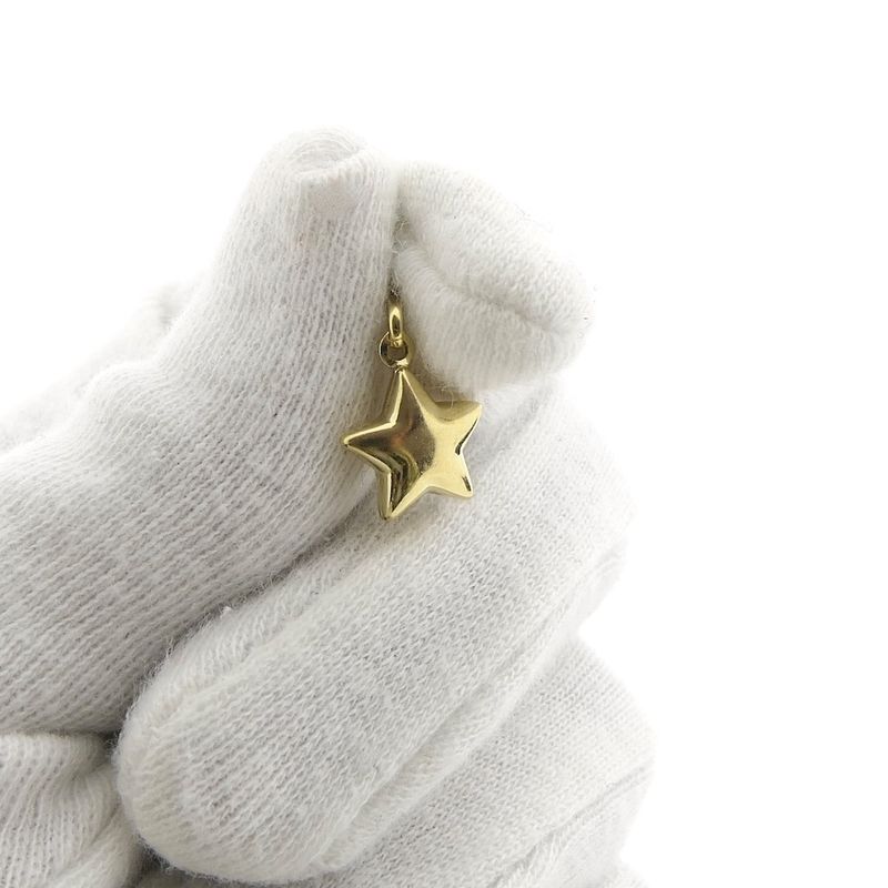 Image 2 of Gold pendant of a star