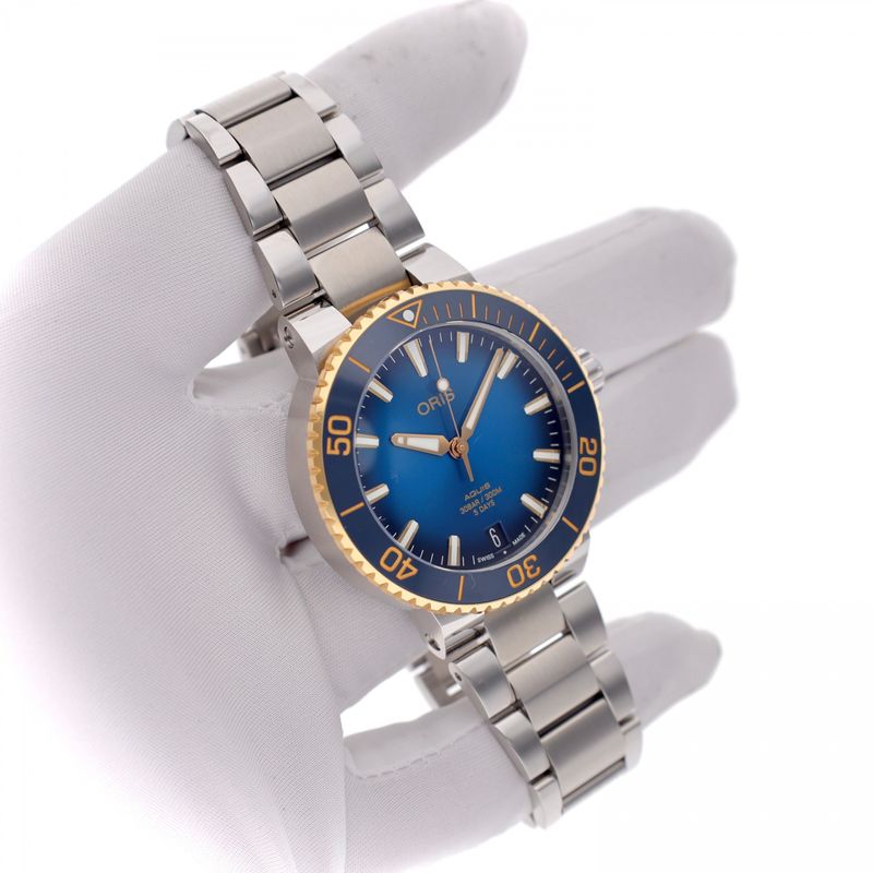 Image 11 of Oris Aquis Date '5-Days' Cal. 400; 18k Gold/Steel Watch