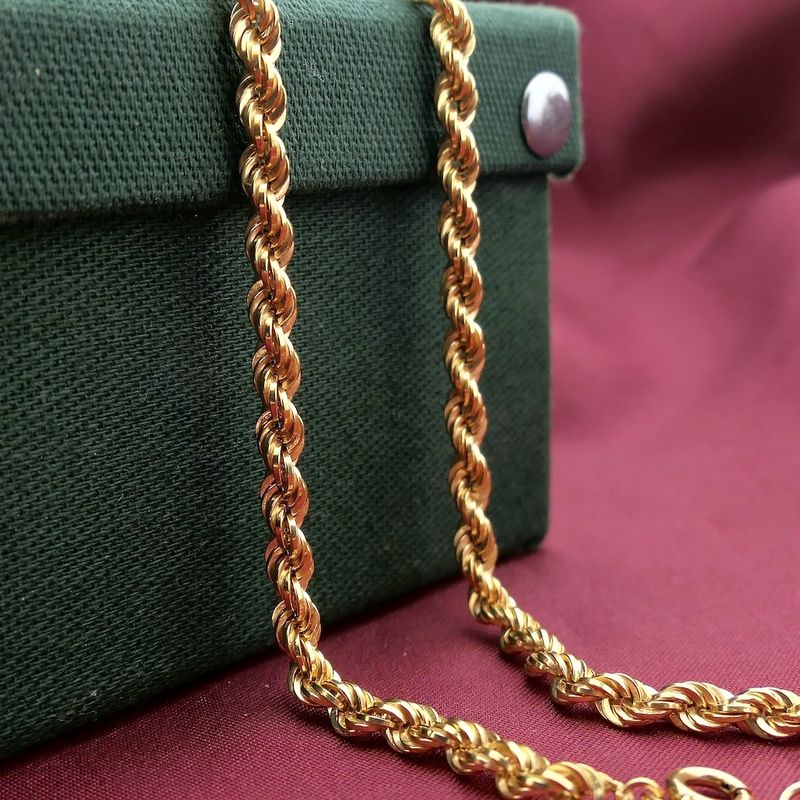 Image 2 of 18K Gold Long Twisted Link Chain | 70 cm