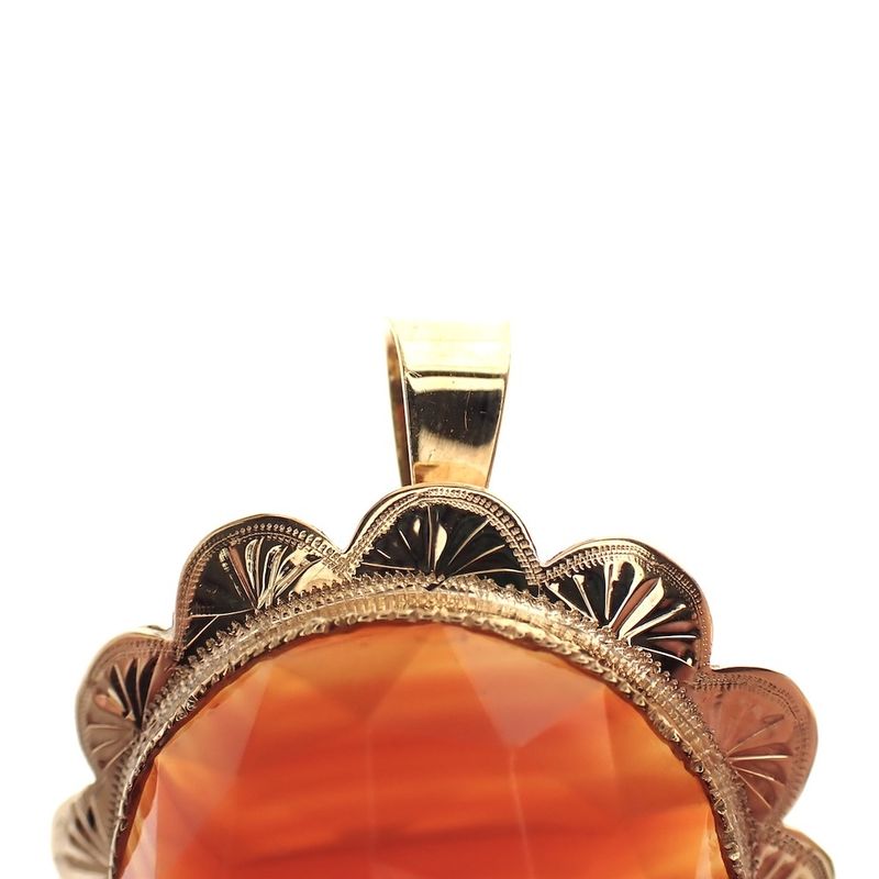 Image 4 of Vintage gold brooch/pendant with large carnelian