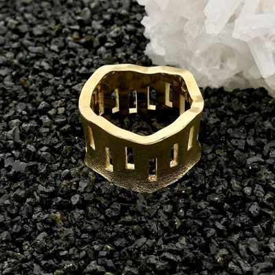 Image 2 of Vintage Gold Ring with Organic Design
