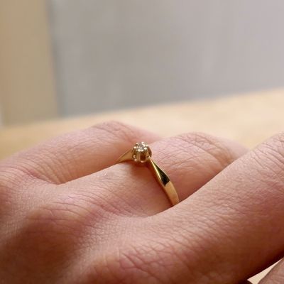 Image 2 of Gold solitaire ring with diamond; 0.04 ct.