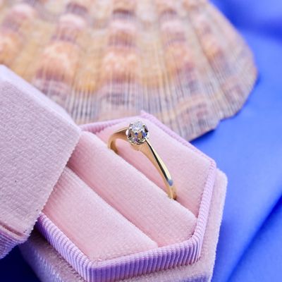 Image 2 of Gold solitaire ring with diamond | 0.07 ct. | Carnation